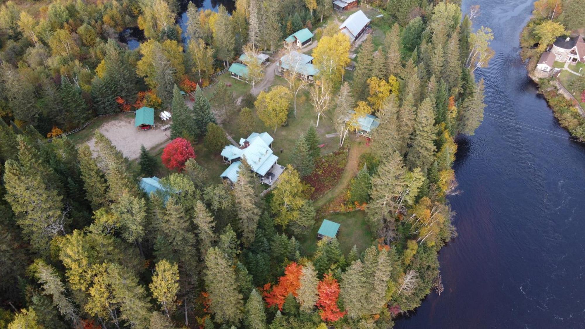 Domaine Le Bostonnais - Le Village En Bois Rond La Tuque Exteriör bild