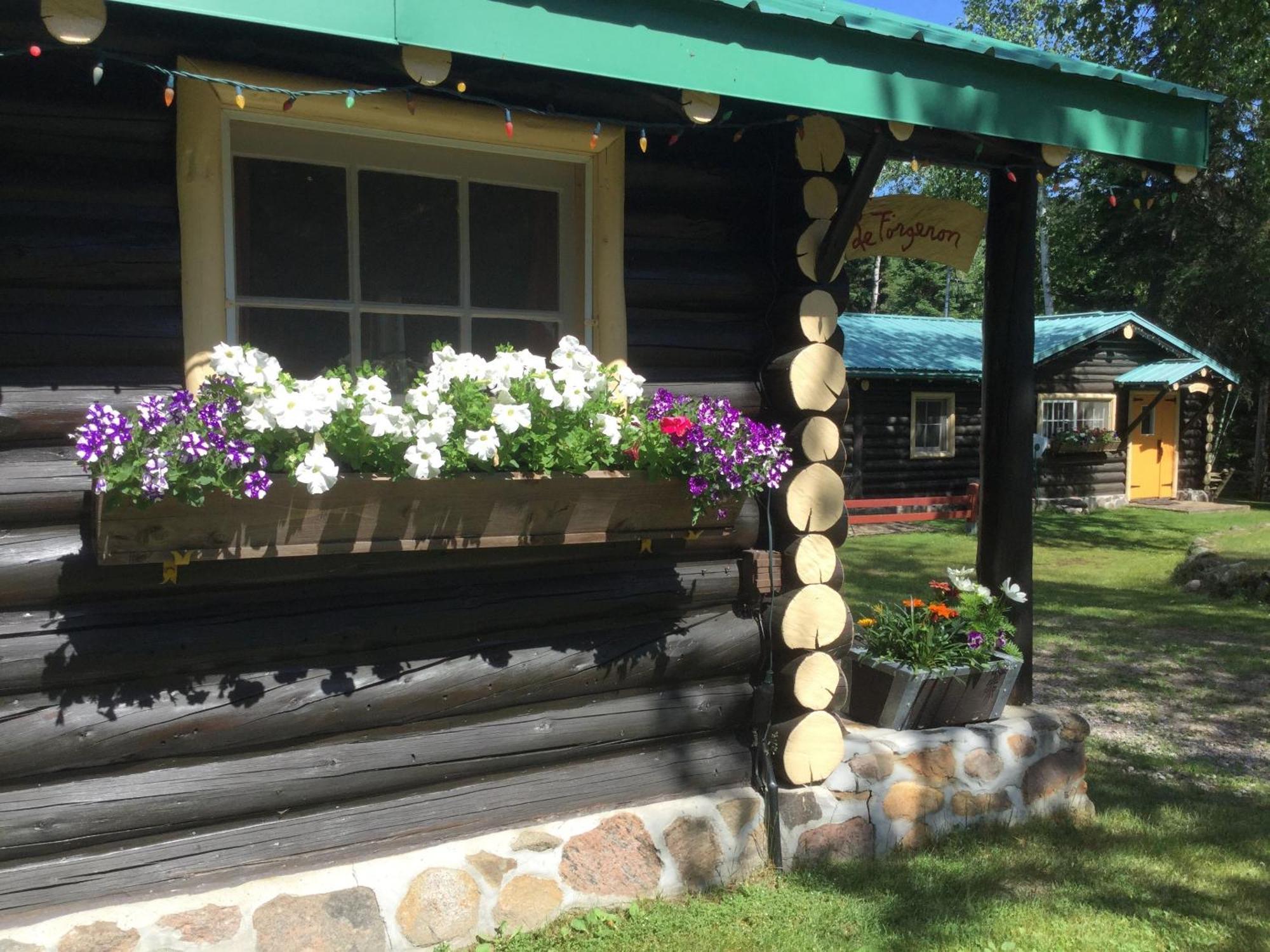 Domaine Le Bostonnais - Le Village En Bois Rond La Tuque Rum bild